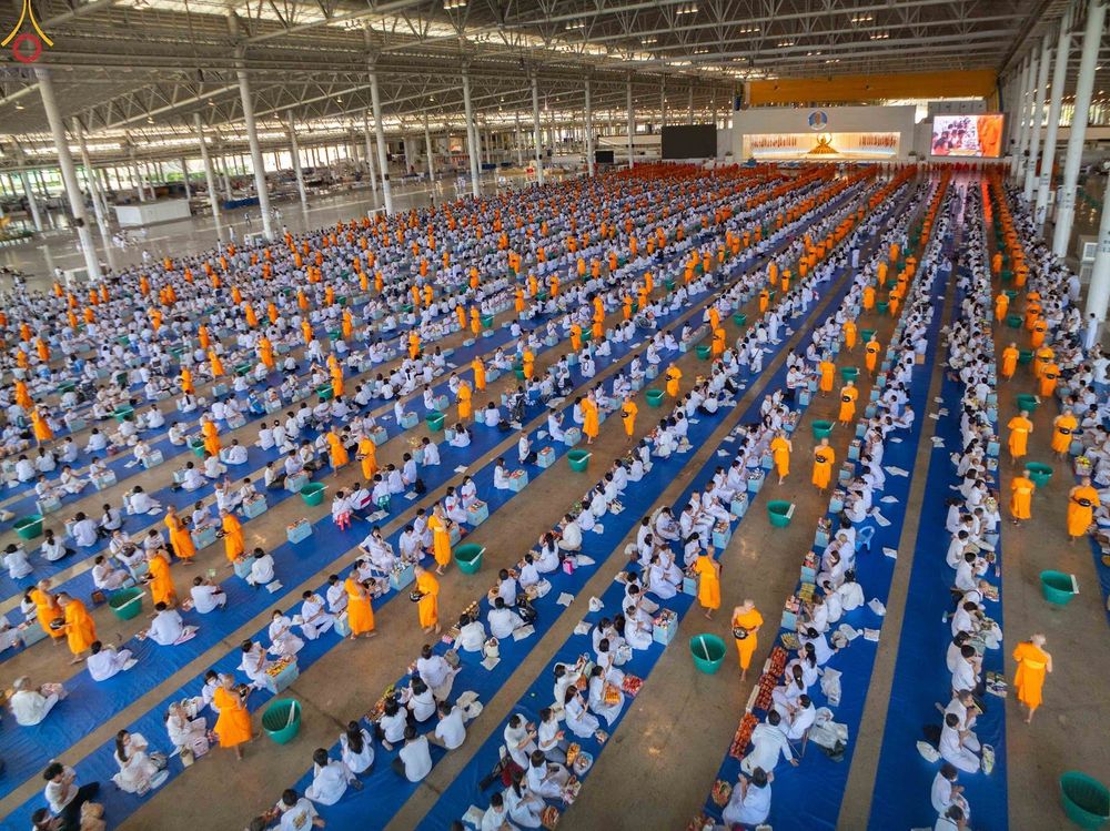 ภาพ No.345378:วันพฤหัสบดีที่ 27 สิงหาคม พ.ศ.2569 พิธีตักบาตรในวันธรรมชัย ณ สภาธรรมกายสากล วัดพระธรรมกาย ปทุมธานี