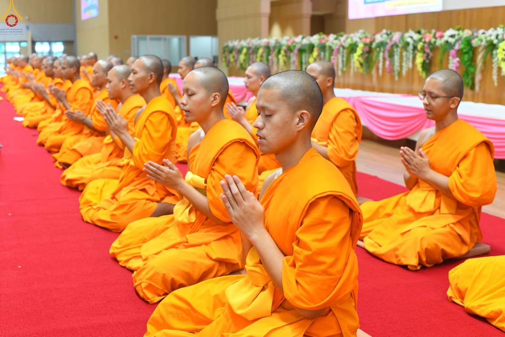 ภาพ No.343613:วันที่ 16 สิงหาคม พ.ศ.2569 พิธีถวายคิลานเภสัช และอุปกรณ์ทางการแพทย์ ณ ห้องแก้วสารพัดนึก2 วัดพระธรรมกาย