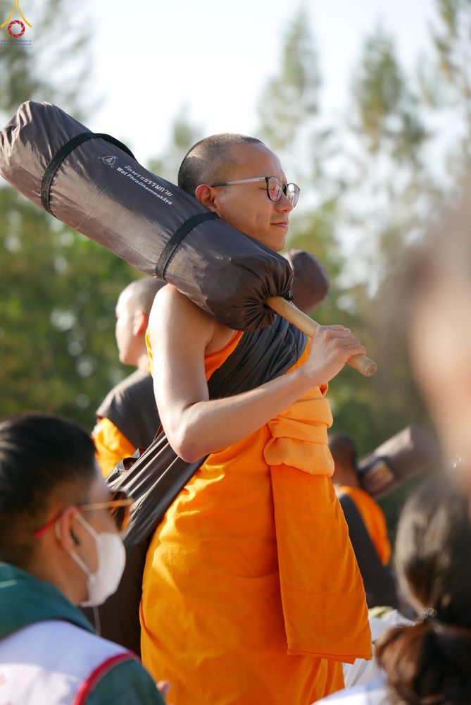 ภาพ No.290489:วันที่ 7 มกราคม พ.ศ. 2569 พิธีต้อนรับพระธรรมยาตรา ณ อนุสรณ์สถานลำดับที่ 2  สถานที่ตั้งมโนปณิธานบวชตลอดชีวิต อนุสรณ์สถานคลองบางนางแท่น (ภาพชุดที่ 2) อ.สามพราน จ.นครปฐม ในโครงการธรรมยาตรา กตัญญูบูชา มหาปูชนียาจารย์ พระมงคลเทพมุนี(สด จนฺทสโร) พระผู้ปราบมาร 