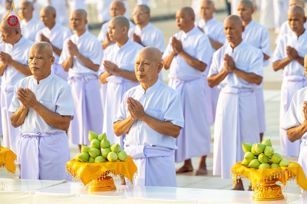 ภาพ No.320859:วันเสาร์ที่ 11 เมษายน พ.ศ.2569 พิธีเวียนประทักษิณ พิธีวันทาเจดีย์ โครงการอุปสมบทหมู่ บูชาธรรมหลวงพ่อธัมมชโย พ.ศ.2569 โครงการอุปสมบทหมู่ธรรมทายาท ระดับอุดมศึกษา รุ่น 53 (ภาคฤดูร้อน) ณ วัดพระธรรมกาย ปทุมธานี