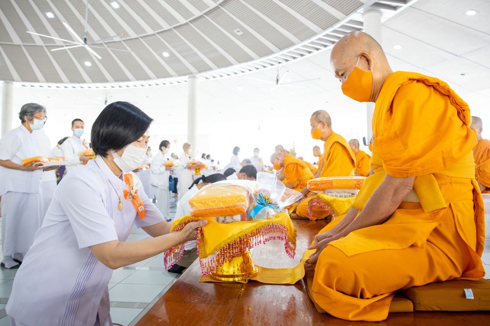 ภาพ No.31152:พิธีเจริญพระพุทธมนต์และถวายภัตตาหารเป็นสังฆทาน(ออนไลน์) 112 ปีคุณยายอาจารย์ฯ