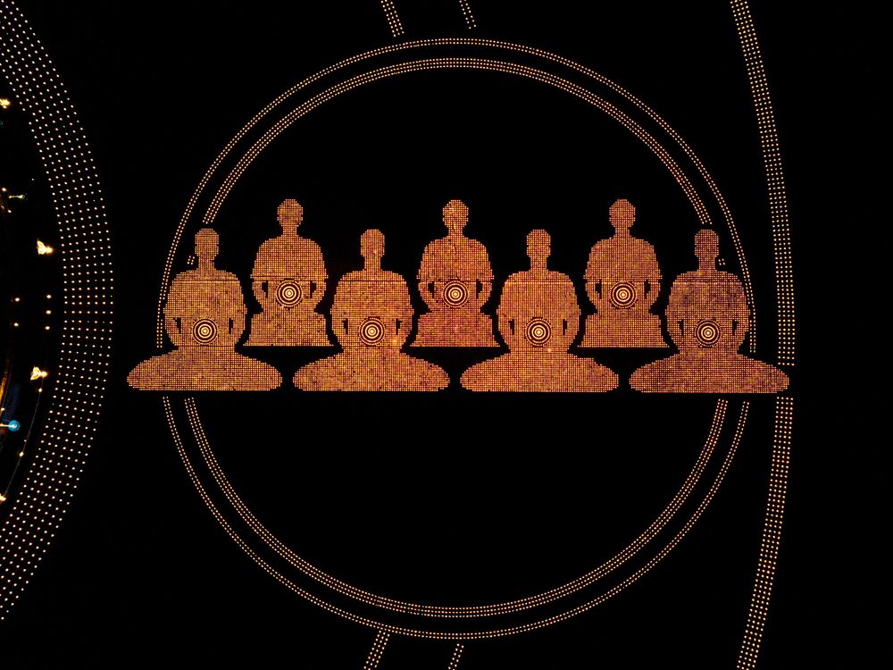 ภาพ No.29365:วันธรรมชัย พิธีจุดประทีปโคมไฟ ถวายเป็นพุทธบูชา แปรอักษรเป็นภาพ