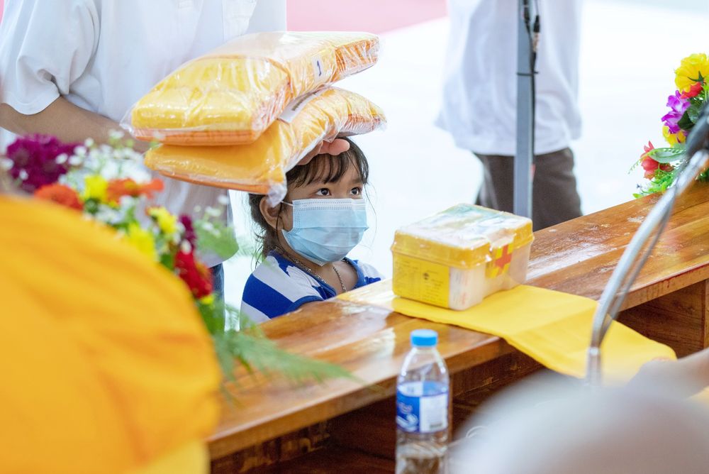 ภาพ No.31317:พิธีทอดกฐินสามัคคี สร้างกุฏิที่พักสงฆ์ ณ ศูนย์ปฏิบัติธรรมชุมพร