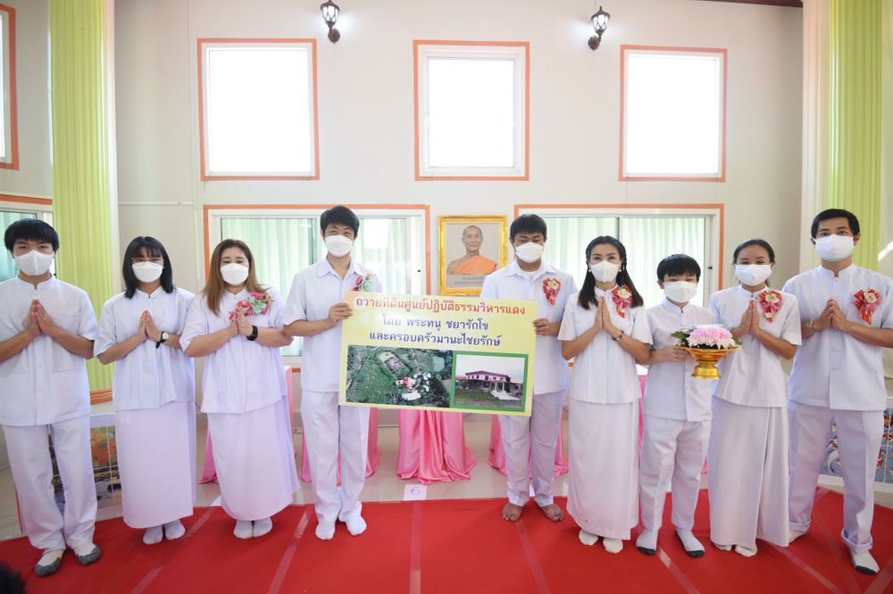 ภาพ No.37428:พิธีทอดกฐินสามัคคี ปฐมกฐิน เพื่อพัฒนาสร้างทุกสิ่ง ณ ศูนย์ปฎิบัติธรรมวิหารแดง