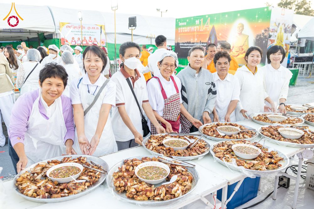 ภาพ No.289845:วันที่ 8 มกราคม พ.ศ. 2569 พิธีถวายภัตตาหารเป็นสังฆทาน แด่พระธรรมยาตรา ณ อนุสรณ์สถานคลองบางนางแท่น อ.สามพราน จ.นครปฐม ในโครงการธรรมยาตรา กตัญญูบูชา มหาปูชนียาจารย์ พระมงคลเทพมุนี(สด จนฺทสโร) พระผู้ปราบมาร อนุสรณ์สถาน 7 แห่ง ปีที่ 14