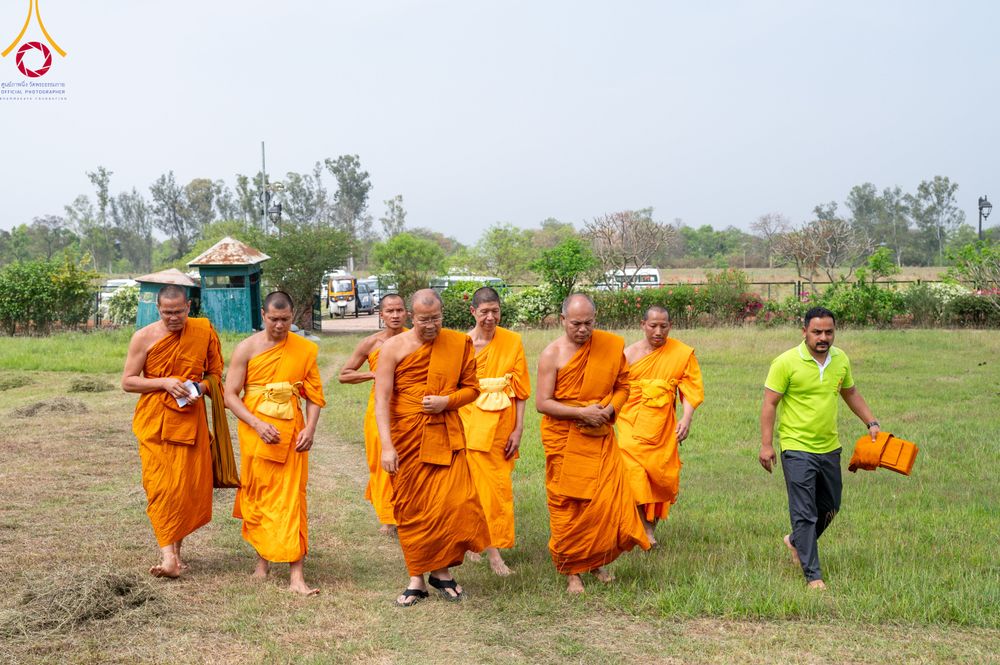 ภาพ No.314145:วันจันทร์ที่ 16 มีนาคม พ.ศ. 2569 พิธีถวายบาตรอัฐบริขาร และพิธีขอนิสัยแก่สามเณรธรรมทายาท 500 รูป ณ วิหารมายาเทวี ประเทศเนปาล