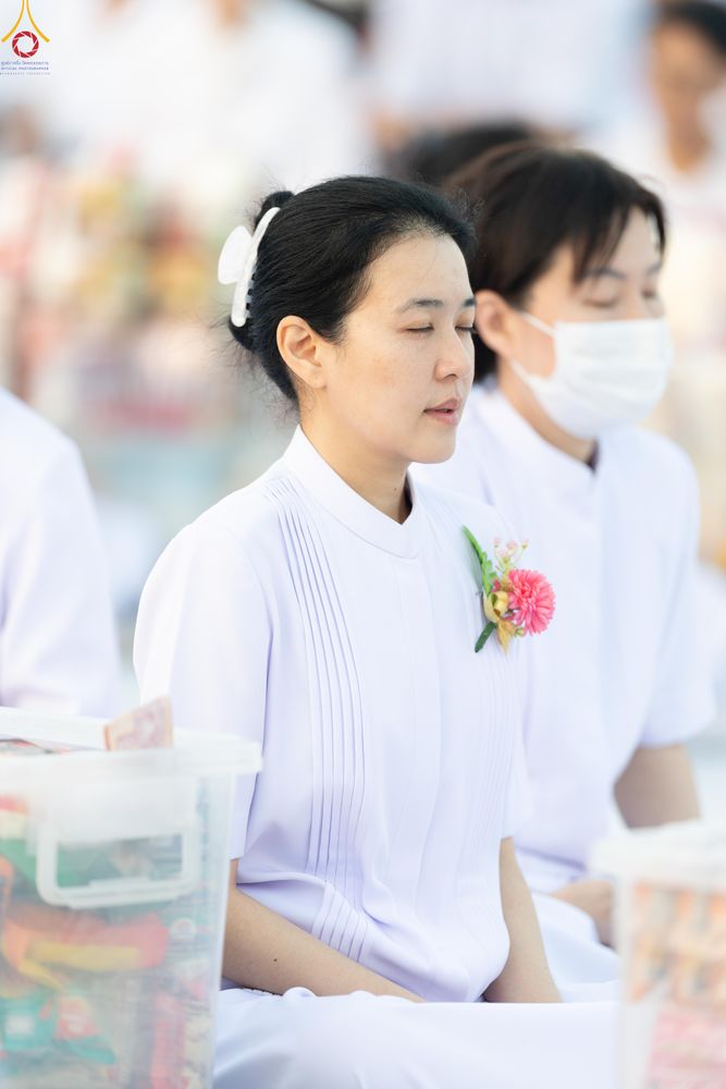 ภาพ No.279762:วันที่ 1 มกราคม พ.ศ.2569 พิธีตักบาตรในวันขึ้นปีใหม่ ณ ลานธรรม วัดพระธรรมกาย