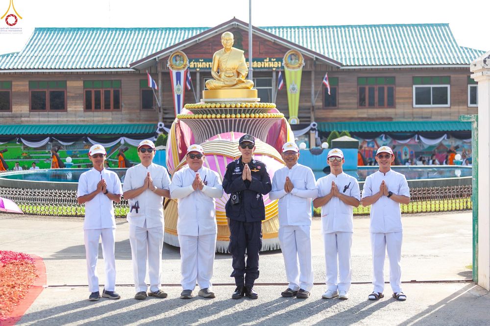 ภาพ No.296232:ภาพเบื้องหลังอาสาสมัครรวมใจ ชุดที่ 2 ในโครงการธรรมยาตรา กตัญญูบูชา มหาปูชนียาจารย์ พระมงคลเทพมุนี(สด จนฺทสโร) พระผู้ปราบมาร อนุสรณ์สถาน 7 แห่ง ปีที่ 14