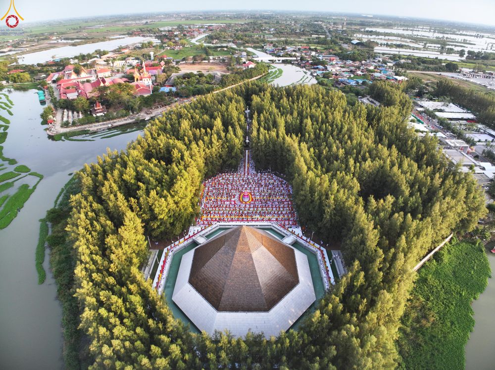 ภาพ No.287533:วันที่ 3 มกราคม พ.ศ. 2569 พิธีต้อนรับพระธรรมยาตรา ในโครงการธรรมยาตรา กตัญญูบูชา มหาปูชนียาจารย์ พระมงคลเทพมุนี(สด จนฺทสโร) พระผู้ปราบมาร อนุสรณ์สถาน 7 แห่ง ปีที่ 14 ณ อนุสรณ์สถานมหาวิหารพระมงคลเทพมุนี (โลตัสแลนด์) อ.สองพี่น้อง จ.สุพรรณบุรี