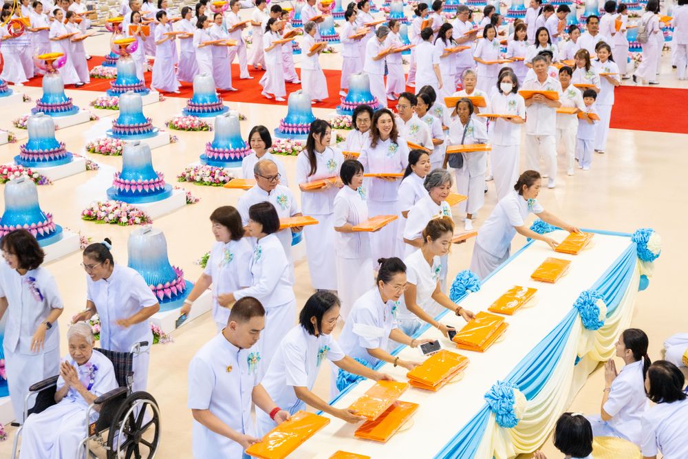 ภาพ No.318549:วันอาทิตย์ต้นเดือนที่ 5 เมษายน พ.ศ.2569 พิธีทอดผ้าป่าสมทบมหาสังฆทาน 40,000 กว่าวัดทั่วประเทศ ณ สภาธรรมกายสากล วัดพระธรรมกาย