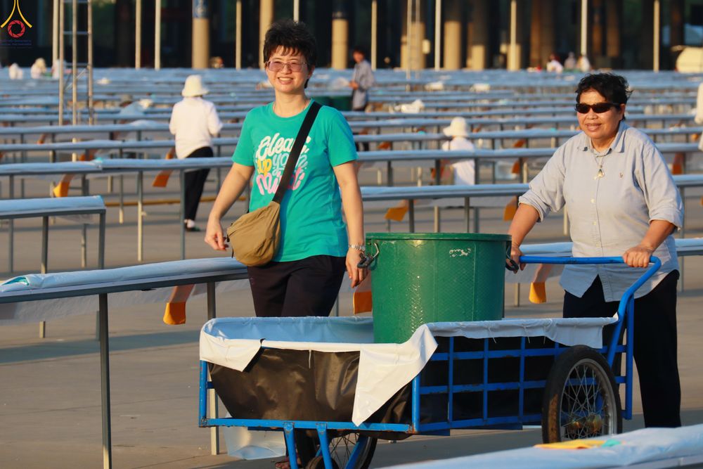 ภาพ No.321533:วันที่ 9-10 เมษายน พ.ศ.2569 การเตรียมงาน มัดถุงน้ำ ถ่วงขาโต๊ะไทยธรรม เพื่องานถวายมหาสังฆทาน 40,000 กว่าวัดทั่วประเทศ วันคุ้มครองโลก 22 เมษายน พ.ศ.2569 วัดพระธรรมกาย