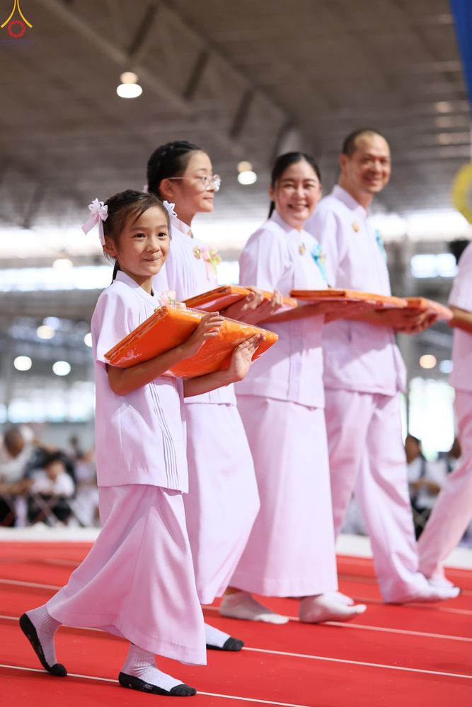 ภาพ No.318499:วันอาทิตย์ต้นเดือนที่ 5 เมษายน พ.ศ.2569 พิธีทอดผ้าป่าสมทบมหาสังฆทาน 40,000 กว่าวัดทั่วประเทศ ณ สภาธรรมกายสากล วัดพระธรรมกาย