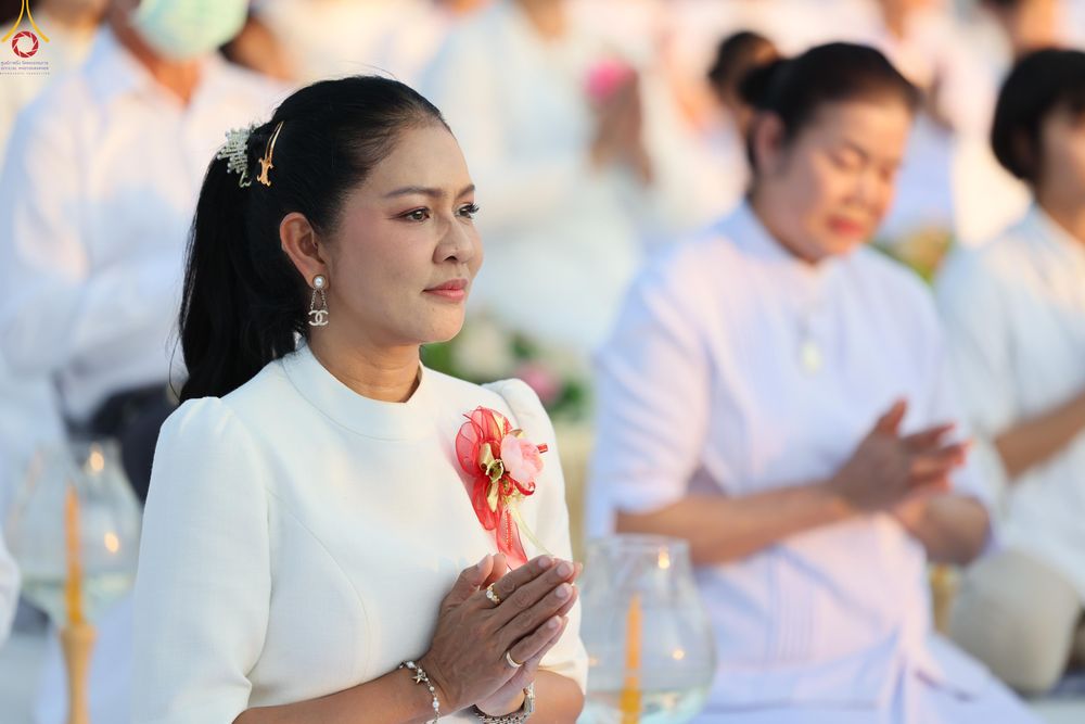 ภาพ No.293958:วันที่ 14 มกราคม พ.ศ. 2569 พิธีจุดประทีปถวายเป็นพุทธบูชา และบูชาธรรมมหาปูชนียาจารย์  ณ วัดสองพี่น้อง ต.ต้นตาล อ.สองพี่น้อง จ.สุพรรณบุรี ในโครงการธรรมยาตรา กตัญญูบูชา มหาปูชนียาจารย์ พระมงคลเทพมุนี(สด จนฺทสโร) พระผู้ปราบมาร อนุสรณ์สถาน 7 แห่ง ปีที่ 14