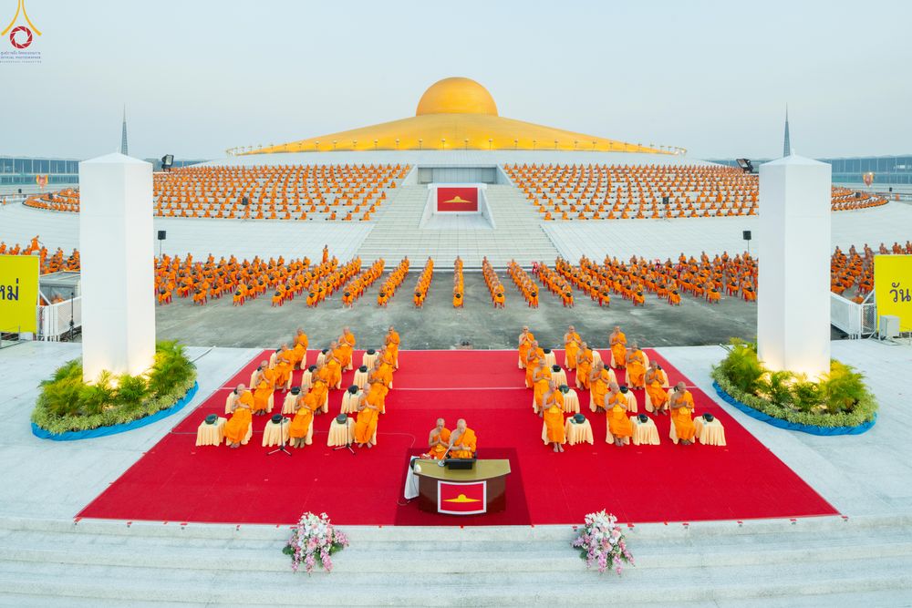 ภาพ No.279710:วันที่ 1 มกราคม พ.ศ.2569 พิธีตักบาตรในวันขึ้นปีใหม่ ณ ลานธรรม วัดพระธรรมกาย