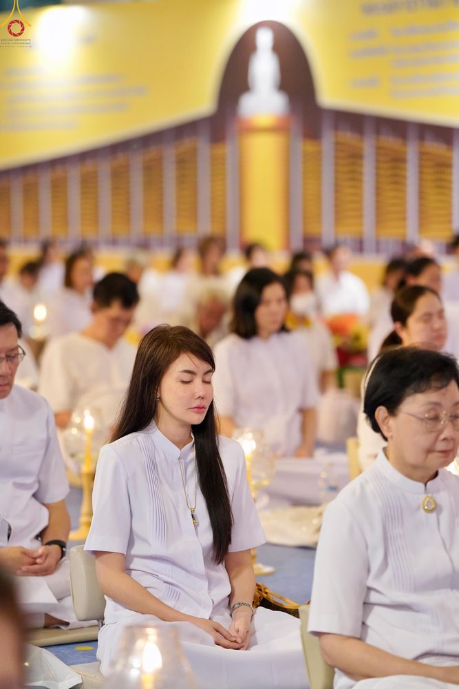 ภาพ No.331065:วันวิสาขบูชา อาทิตย์ที่ 31 พฤษภาคม พ.ศ.2569 พิธีจุดวิสาขประทีป , พิธีเวียนประทักษิณ  รอบพระมหาธรรมกายเจดีย์  และพิธีฉลองชัยสวดมนต์บทธัมมจักกัปปวัตนสูตร  ครบ 8,415,000,000 จบ ณ วัดพระธรรมกาย