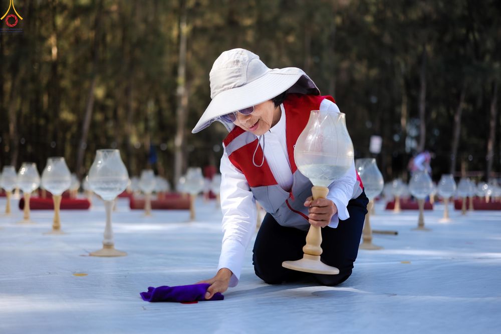 ภาพ No.296179:ภาพเบื้องหลังอาสาสมัครรวมใจ ชุดที่ 2 ในโครงการธรรมยาตรา กตัญญูบูชา มหาปูชนียาจารย์ พระมงคลเทพมุนี(สด จนฺทสโร) พระผู้ปราบมาร อนุสรณ์สถาน 7 แห่ง ปีที่ 14