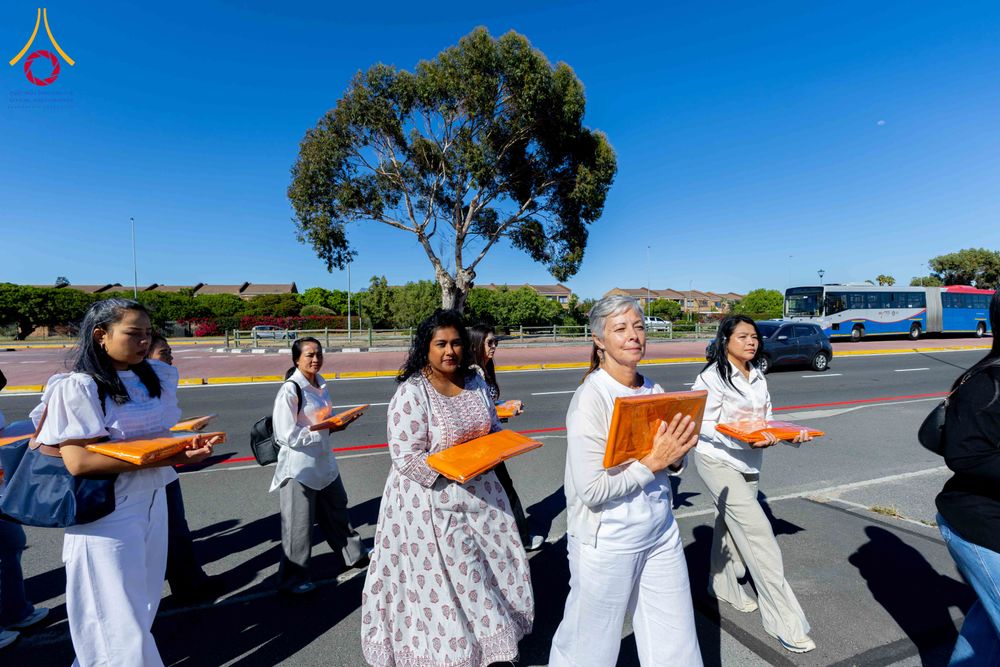 ภาพ No.313210:วันอาทิตย์ที่ 8 มีนาคม พ.ศ. 2569 พิธีสมโภชรูปเหมือนพระมงคลเทพมุนี (สด จนฺทสโร) และพิธีทอดผ้าป่าสามัคคีเพื่อสร้างวิหารพระมงคลเทพมุนี ณ วัดพุทธเคปทาวน์ ประเทศแอฟริกาใต้