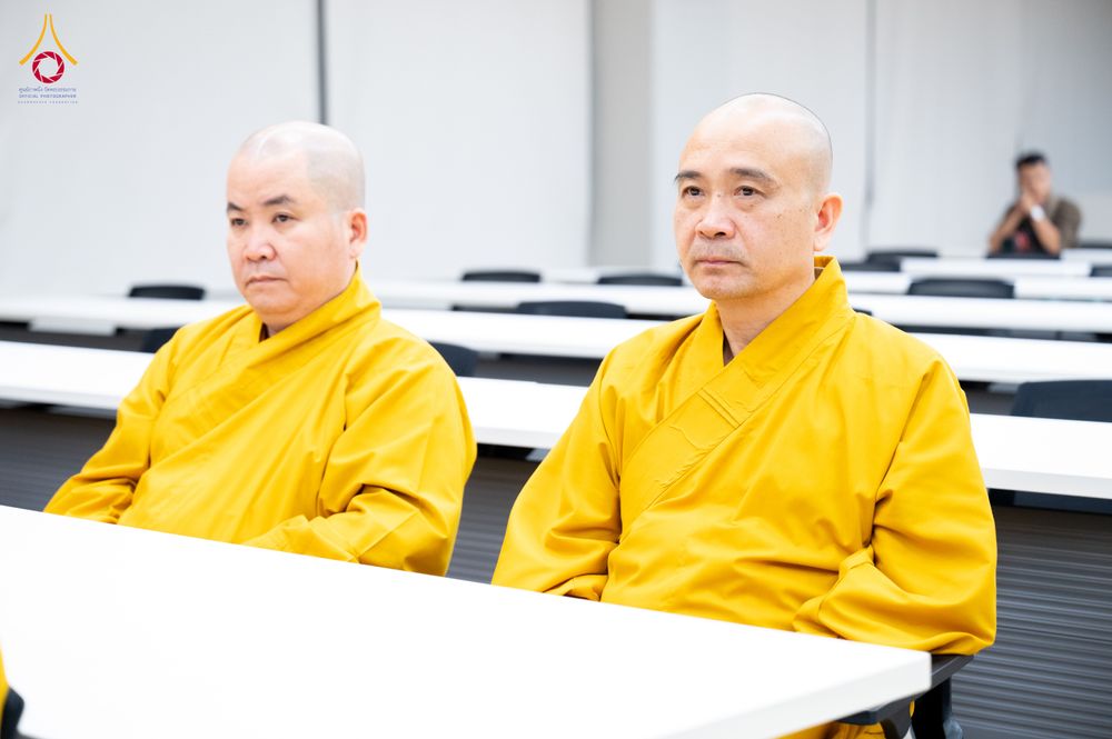 ภาพ No.324810:วันอังคารที่ 21 เมษายน พ.ศ.2569  หลวงพ่อทัตตชีโว รองเจ้าอาวาสวัดพระธรรมกาย ถวายการต้อนรับและปฏิสันถารคณะสงฆ์จากประเทศเวียดนาม