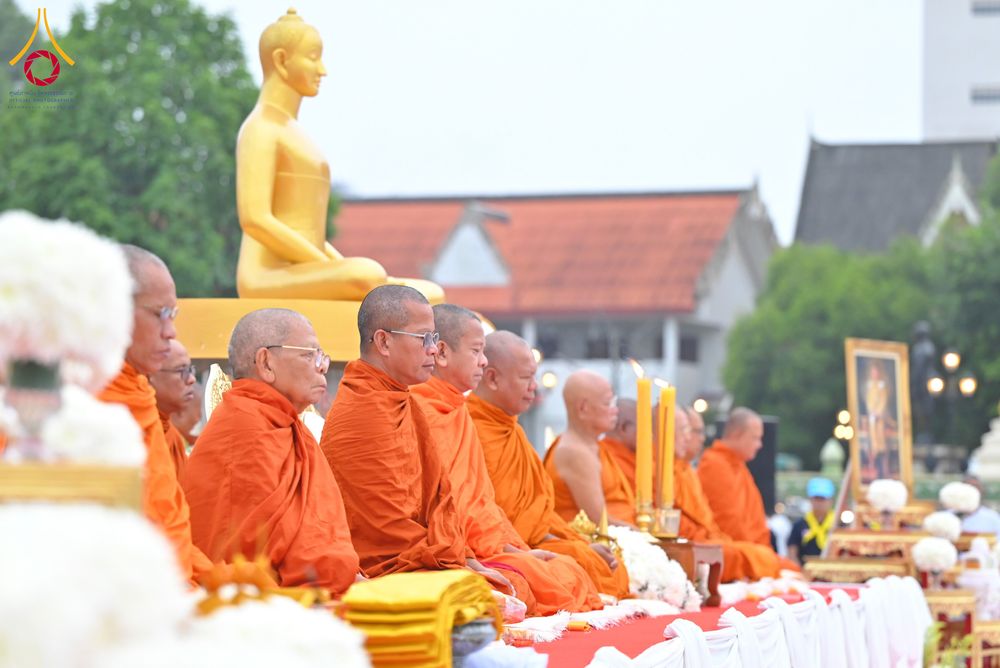 ภาพ No.284647:วันอาทิตย์ที่ 14 ธันวาคม พ.ศ.2568  พิธีทำบุญเมืองสุราษฎร์ธานี 110ปี และพิธีตักบาตรพระสงฆ์ 1,110 รูป  ณ บริเวณริมน้ำวัดกลาง (เก่า) ถนนบ้านดอน ตำบลตลาดใหม่ อำเภอเมือง จังหวัดสุราษฎร์ธานี