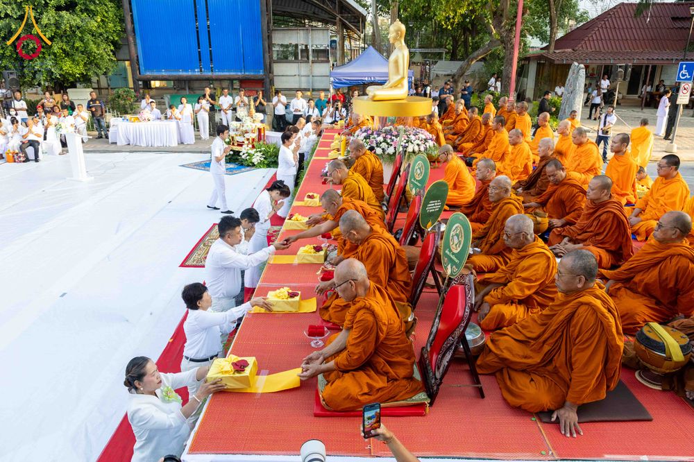 ภาพ No.313878:วันอาทิตย์ที่ 14 มีนาคม พ.ศ. 2569 ทำบุญเมืองหาดใหญ่ตักบาตรพระ 1,109 รูป เติมบุญใหญ่ หลังวิกฤตมหาอุทกภัย ณ ซุ้มประตูไชน่าทาวน์ ถนนศุภสารรังสรรค์ อ.หาดใหญ่ จ.สงขลา