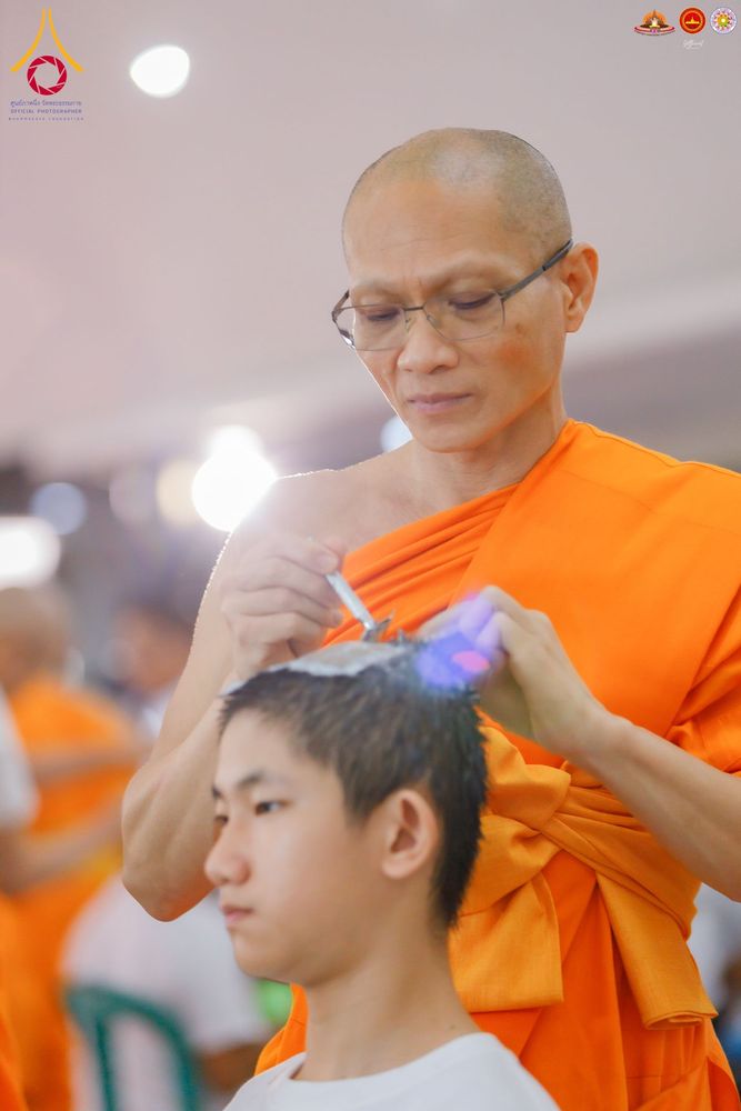 ภาพ No.284481:วันพุธที่ 17  ธันวาคม พ.ศ.2568  พิธีปลงผมนาคธรรมทายาท  โครงการบรรพชาสามเณรและบวชอุบาสิกาแก้ว  ณ วิทยาลัยศรีวิจายา (Sekolah Tinggi Agama Buddha Negeri Sriwijaya) เมืองตังเกอรัง จังหวัดบันเตน ประเทศอินโดนีเซีย