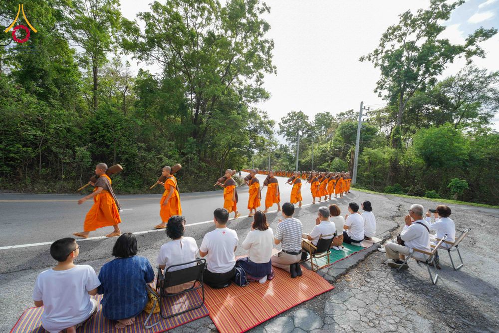 ภาพ No.329142:วันเสาร์ที่ 16 พฤษภาคม พ.ศ.2569 ธรรมยาตรา เดินดูดวงขึ้นดอยฉลองแชมป์บาลี วัดบ้านขุน อำเภอฮอด จังหวัดเชียงใหม่