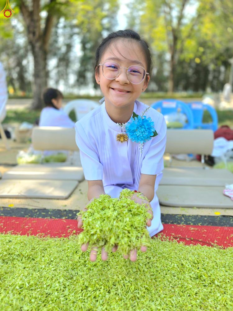 ภาพ No.304125:วันที่ 25 มกราคม พ.ศ. 2569 พิธีต้อนรับพระธรรมยาตรา  รร.สามัคคีราษฏร์บำรุง-วัดพระธรรมกาย ในโครงการธรรมยาตรา กตัญญูบูชา มหาปูชนียาจารย์ พระมงคลเทพมุนี(สด จนฺทสโร) พระผู้ปราบมาร อนุสรณ์สถาน 7 แห่ง ปีที่ 14