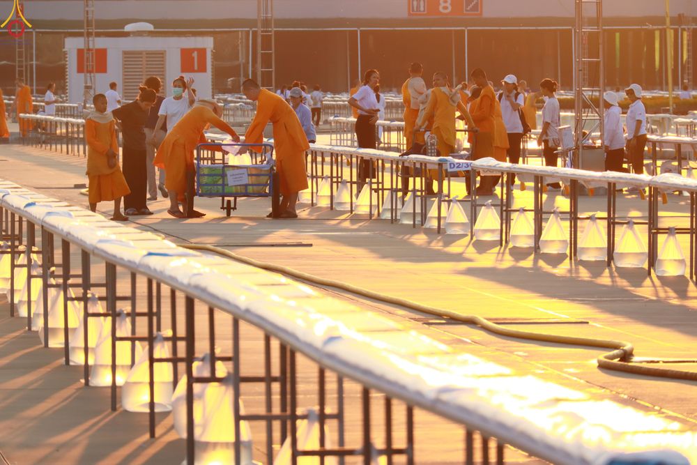 ภาพ No.321560:วันที่ 9-10 เมษายน พ.ศ.2569 การเตรียมงาน มัดถุงน้ำ ถ่วงขาโต๊ะไทยธรรม เพื่องานถวายมหาสังฆทาน 40,000 กว่าวัดทั่วประเทศ วันคุ้มครองโลก 22 เมษายน พ.ศ.2569 วัดพระธรรมกาย