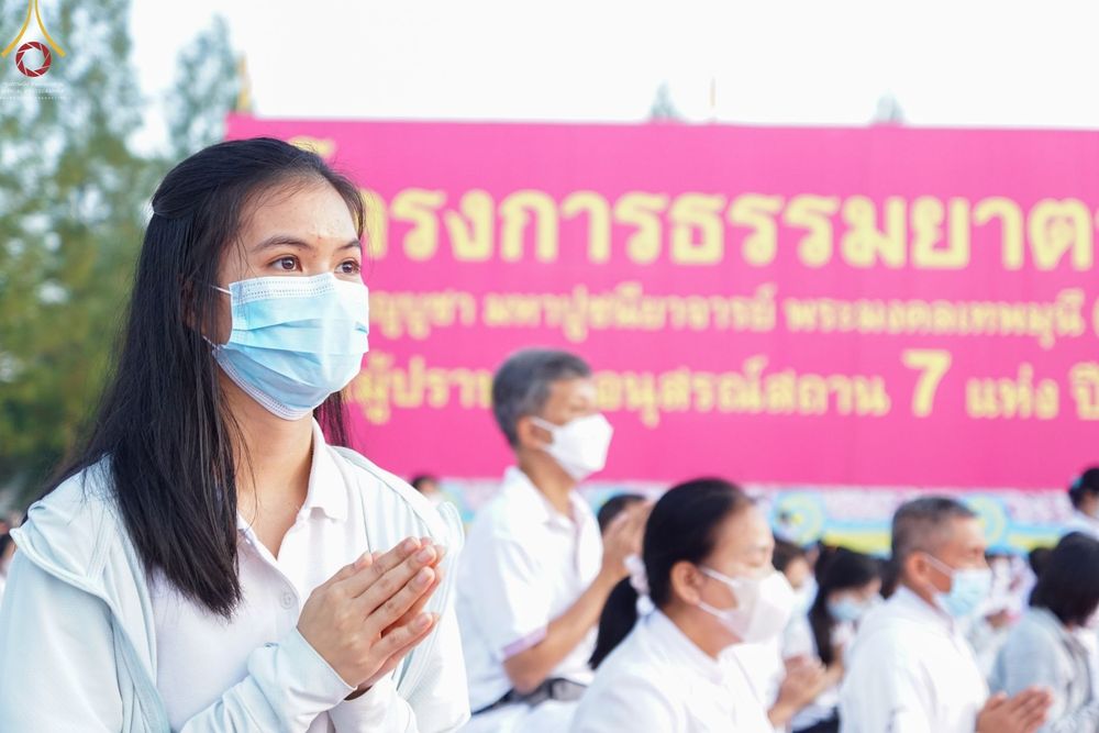 ภาพ No.70515:พิธีตักบาตรพระธรรมยาตราฯ ในโครงการธรรมยาตรากตัญญูบูชา มหาปูชนียาจารย์ พระมงคลเทพมุนี(สด จนฺทสโร) พระผู้ปราบมาร ปีที่ 11 ณ อนุสรณ์สถานลำดับที่ 2 สถานที่ตั้งมโนปณิธานบวชตลอดชีวิต อนุสรณ์สถานคลองบางนางแท่น อ.สามพราน จ.นครปฐม วันที่ 14 มกราคม พ.ศ. 2566