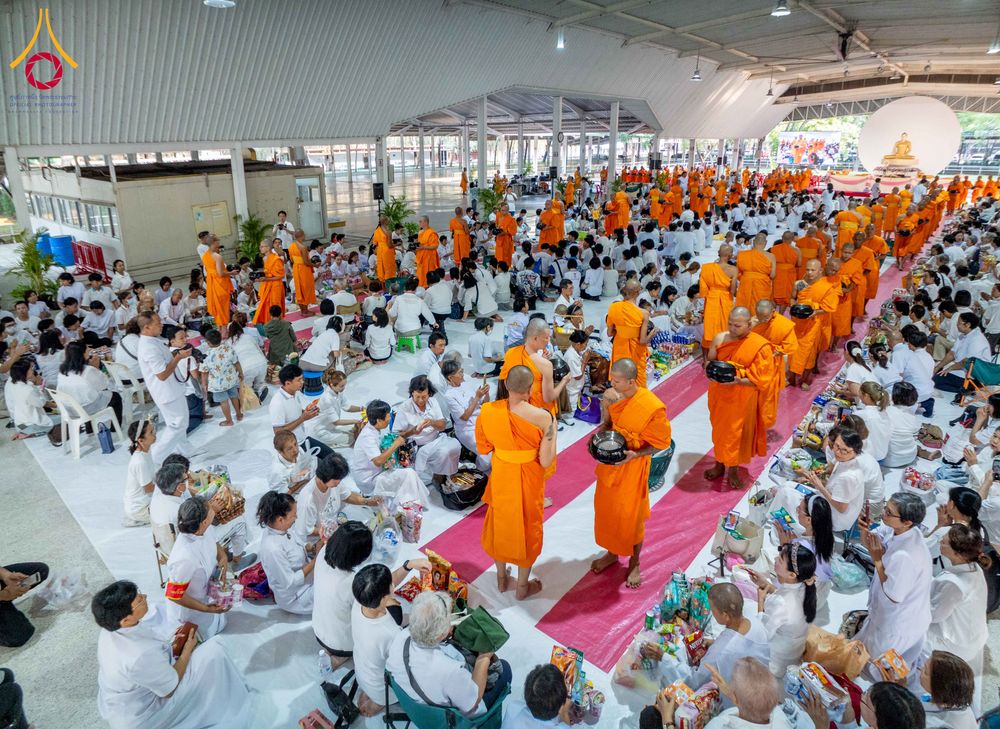 ภาพ No.322933:วันอาทิตย์ที่ 19 เมษายน พ.ศ. 2569 ตักบาตรฉลองพระใหม่ โครงการบรรพชาและอุปสมบทหมู่ รุ่นบูชาธรรม 82 ปี หลวงพ่อธัมมชโย ณ อาคารโถงช้าง สำนักงานใหญ่