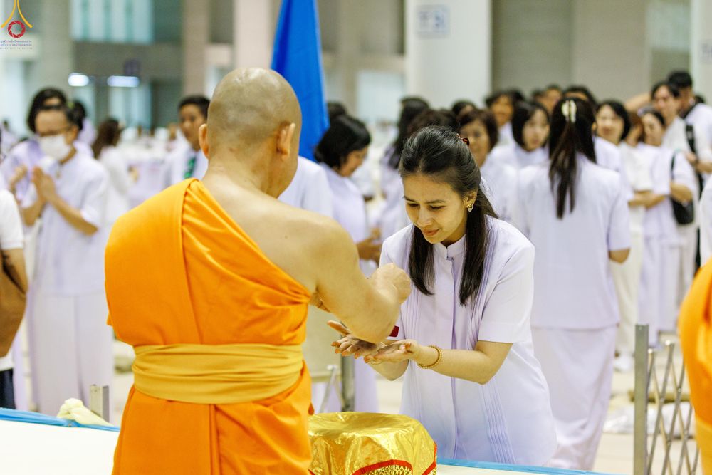 ภาพ No.311651:วันอาทิตย์ต้นเดือนที่ 1 มีนาคม พ.ศ.2569 สัมมนาพิเศษ พิธีมอบรูปหล่อโลหะหลวงปู่วัดปากน้ำ พระมงคลเทพมุนี พิธีมุทิตาสักการะในโอกาสพระครูปลัดรัตนวีรวัฒน์(รังสฤษดิ์ อิทธิจินฺตโก) เจ้าอาวาสวัดพระธรรมกาย  ดำรงตำแหน่งเป็น “ที่ปรึกษาเจ้าคณะจังหวัดปทุมธานี”  ณ ห้อง