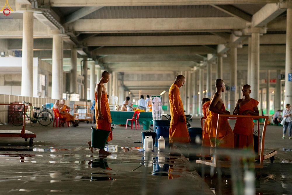 ภาพ No.322368:วันที่ 16 เมษายน พ.ศ.2569 การจัดเตรียมเบาะรองนอน เช็ดทำความสะอาด  เพื่องานถวายมหาสังฆทาน 40,000 กว่าวัดทั่วประเทศ วันคุ้มครองโลก 22 เมษายน พ.ศ.2569 วัดพระธรรมกาย