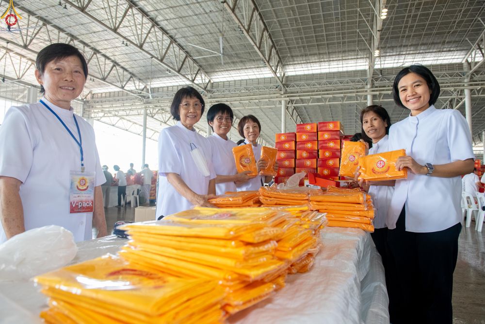 ภาพ No.322109:วันที่ 14 เมษายน พ.ศ.2569 การเตรียมกล่องไทยธรรม วันสุดท้าย เพื่องานถวายมหาสังฆทาน 40,000 กว่าวัดทั่วประเทศ วันคุ้มครองโลก 22 เมษายน พ.ศ.2569 วัดพระธรรมกาย