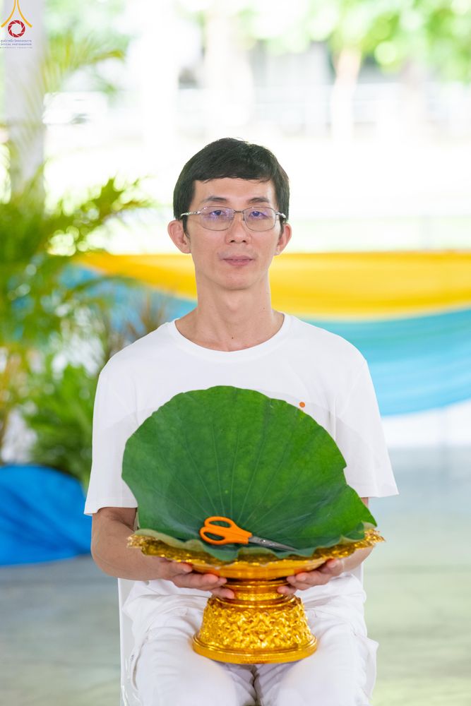 ภาพ No.338263:วันอาทิตย์ที่ 5 กรกฎาคม พศ.2569 พิธีตัดปอยผมธรรมทายาทนานาชาติ IDOP รุ่นที่ 21 จากประเทศจีน มาเลเซีย สิงคโปร์ และไต้หวัน ณ โถงช้าง วัดพระธรรมกาย