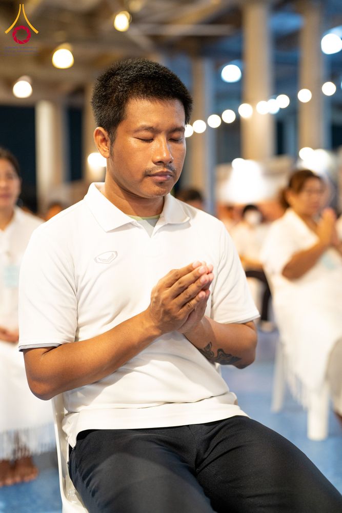 ภาพ No.286734:วันอาสาฬหบูชา วันพฤหัสบดีที่ 10 กรกฏาคม พ.ศ.2568  พิธีเวียนประทักษิณรอบพระมหาธรรมกายเจดีย์ , พิธีฉลองชัยสวดมนต์บทธัมมจักกัปปวัตตนสูตร ครบ 7,520,000,000 จบ ณ มหารัตนวิหารคด วัดพระธรรมกาย