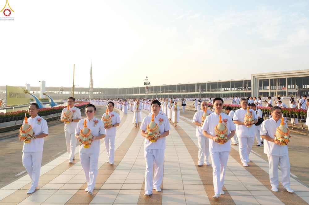 ภาพ No.330404:วันวิสาขบูชา อาทิตย์ที่ 31 พฤษภาคม พ.ศ.2569 พิธีเวียนประทักษิณ และพิธีวันทาเจดีย์ ณ พระมหาธรรมกายเจดีย์ วัดพระธรรมกาย จังหวัดปทุมธานี