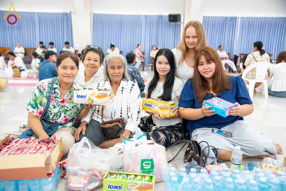 ภาพ No.321785:วันที่ 12 เมษายน พ.ศ.2569 ตักบาตรสงกรานต์ฉลองสามเณรใหม่  ณ ศูนย์ปฏิบัติธรรมระยอง(บ้านช่องลม)