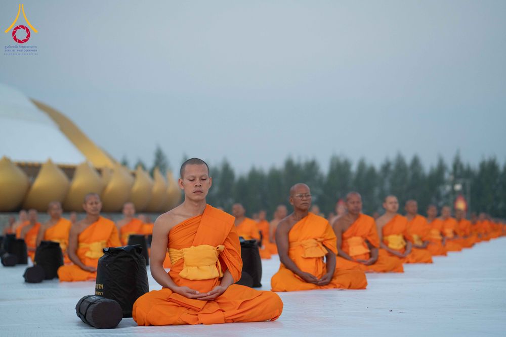 ภาพ No.299766:วันที่ 19 มกราคม พ.ศ.2569 พระธรรมยาตราปฏิบัติธรรมและถ่ายภาพหมู่ประวัติศาสตร์ ณ อนุสรณ์สถานลำดับที่ 5 สถานที่เผยแผ่วิชชาธรรมกายครั้งแรก  อนุสรณ์สถานบางปลาวัดบางปลา อ.บางเลน จ.นครปฐม ในโครงการธรรมยาตรา กตัญญูบูชา มหาปูชนียาจารย์ พระมงคลเทพมุนี(สด จนฺทสโร) 