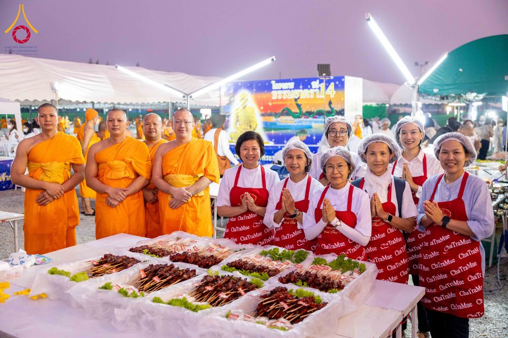 ภาพ No.299109:วันที่ 21 มกราคม พ.ศ. 2569 พิธีถวายภัตตาหารเป็นสังฆทาน แด่พระธรรมยาตรา ณ อนุสรณ์สถานบางปลา วัดบางปลา อำเภอบางเลน จังหวัดนครปฐม ในโครงการธรรมยาตรา กตัญญูบูชา มหาปูชนียาจารย์ พระมงคลเทพมุนี(สด จนฺทสโร) พระผู้ปราบมาร อนุสรณ์สถาน 7 แห่ง ปีที่ 14