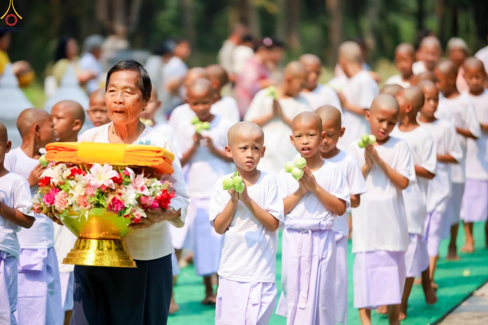 ภาพ No.317963:วันพฤหัสบดีที่ 2 เมษายน พ.ศ.2569 พิธีปลงผม , พิธีขอขมามอบบาตรและผ้าไตร , พิธีบรรพชาสามเณร จำนวน 28 รูป   ณ วัดโซกเป็ดอภิญญาโณ ต.เมืองเก่า อ.เมือง จ.สุโขทัย