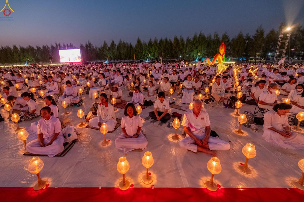 ภาพ No.302311:วันที่ 23 มกราคม พ.ศ. 2569 พิธีจุดประทีปธรรมถวายเป็นพุทธบูชา (ภาพชุดที่ 2) และบูชาธรรมมหาปูชนียาจารย์  ณ อนุสรณ์สถานลำดับที่ 5 สถานที่เผยแผ่วิชชาธรรมกายครั้งแรก อนุสรณ์สถานบางปลา วัดบางปลา อำเภอบางเลน จังหวัดนครปฐม ในโครงการธรรมยาตรา กตัญญูบูชา มหาปูชนีย