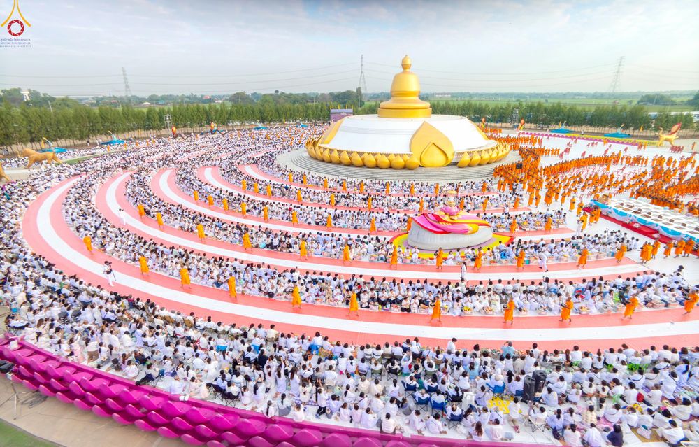 ภาพ No.302650:วันที่ 24 มกราคม พ.ศ. 2569 พิธีตักบาตรพระธรรมยาตรา(ภาพชุดที่ 2) ณ อนุสรณ์สถานลำดับที่ 5 สถานที่เผยแผ่วิชชาธรรมกายครั้งแรก อนุสรณ์สถานบางปลา วัดบางปลา อำเภอบางเลน จังหวัดนครปฐม ในโครงการธรรมยาตรา กตัญญูบูชา มหาปูชนียาจารย์ พระมงคลเทพมุนี(สด จนฺทสโร) พระผู
