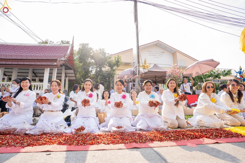 ภาพ No.294982:วันที่ 14 มกราคม พ.ศ. 2569 พิธีต้อนรับพระธรรมยาตรา อนุสรณ์สถานลำดับที่ 4  สถานที่เกิดด้วยกายธรรม ณ วัดโบสถ์บน ต.บางคูเวียง จ.นนทบุรี ในโครงการธรรมยาตรา กตัญญูบูชา มหาปูชนียาจารย์ พระมงคลเทพมุนี(สด จนฺทสโร) พระผู้ปราบมาร อนุสรณ์สถาน 7 แห่ง ปีที่ 14