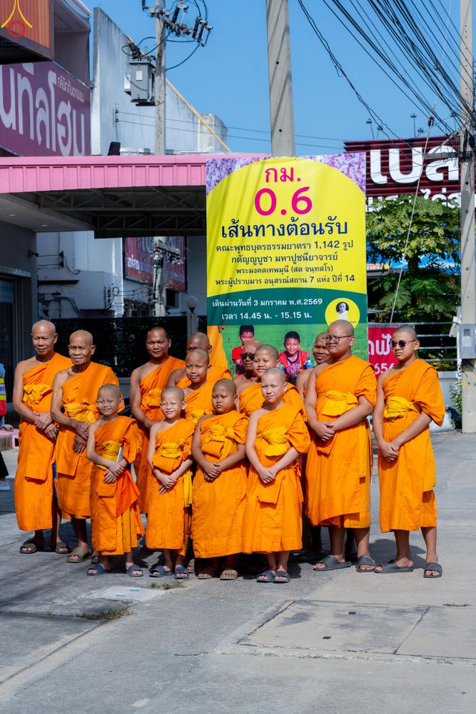 ภาพ No.287722:วันที่ 3 มกราคม พ.ศ. 2569 พิธีต้อนรับพระธรรมยาตรา ครั้งที่ 2 (ภาพชุดที่ 2) ในโครงการธรรมยาตรา กตัญญูบูชา มหาปูชนียาจารย์ พระมงคลเทพมุนี(สด จนฺทสโร) พระผู้ปราบมาร อนุสรณ์สถาน 7 แห่ง ปีที่ 14 ณ อนุสรณ์สถานมหาวิหารพระมงคลเทพมุนี (โลตัสแลนด์) อ.สองพี่น้อง จ.