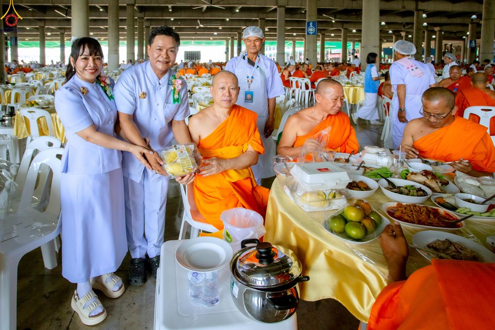 ภาพ No.325874:วันที่ 22 เมษายน พ.ศ.2569(วันคุ้มครองโลก) งานถวายมหาสังฆทาน 40,000 กว่าวัดทั่วประเทศ เจ้าหน้าที่ สาธุชน ร่วมใจจัดเตรียมภัตตาหารเพล (ชุด 2)