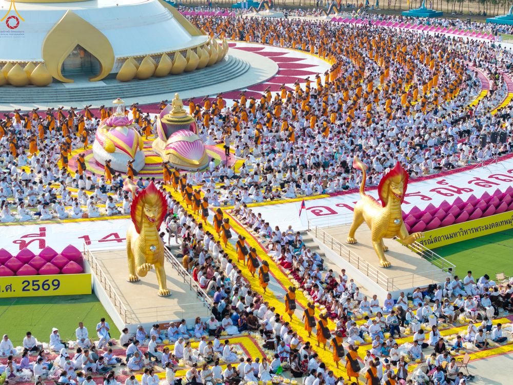 ภาพ No.299700:วันที่ 18 มกราคม พ.ศ. 2569 พิธีต้อนรับพระธรรมยาตรา (ภาพชุดที่ 2) ณ อนุสรณ์สถานลำดับที่ 5  สถานที่เผยแผ่วิชชาธรรมกายครั้งแรก อนุสรณ์สถานบางปลา วัดบางปลา อำเภอบางเลน จังหวัดนครปฐม ในโครงการธรรมยาตรา กตัญญูบูชา มหาปูชนียาจารย์ พระมงคลเทพมุนี(สด จนฺทสโร) พระ