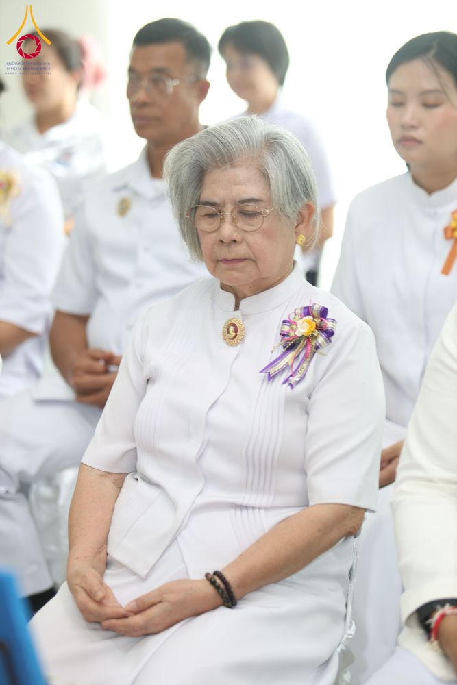 ภาพ No.290317:วันอังคารที่ 6 มกราคม พ.ศ. 2569 พิธีเจริญพุทธมนต์ ปฏิบัติธรรม มอบทุนการศึกษา ถวายสังฆทาน 142 วัด ณ ศูนย์ปฏิบัติธรรมพระมงคลเทพมุนี อ.สองพี่น้อง จ.สุพรรณบุรี