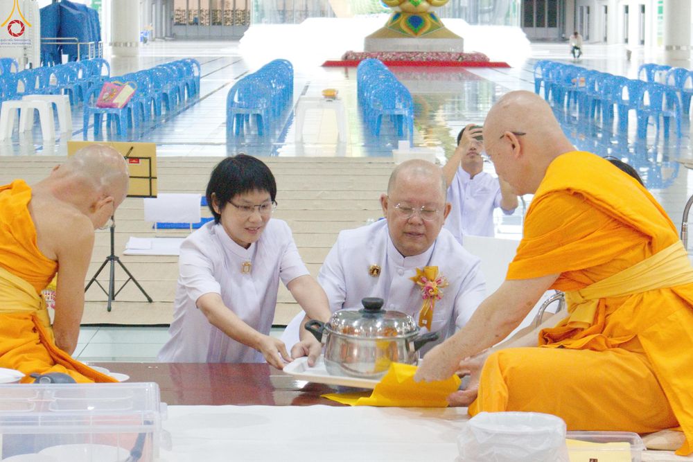 ภาพ No.337451:วันจันทร์ที่ 29 มิถุนายน พ.ศ.2569 (วันพระขึ้น 15 ค่ำ เดือน 8) พิธีบุพเปตพลี ครั้งที่ 184 ณ หอฉันคุณยายอาจารย์ฯ  พิธีสวดธัมมจักกัปปวัตนสูตร ครบ 8,495,000,000 จบ ณ มหาวิหารคด วัดพระธรรมกาย