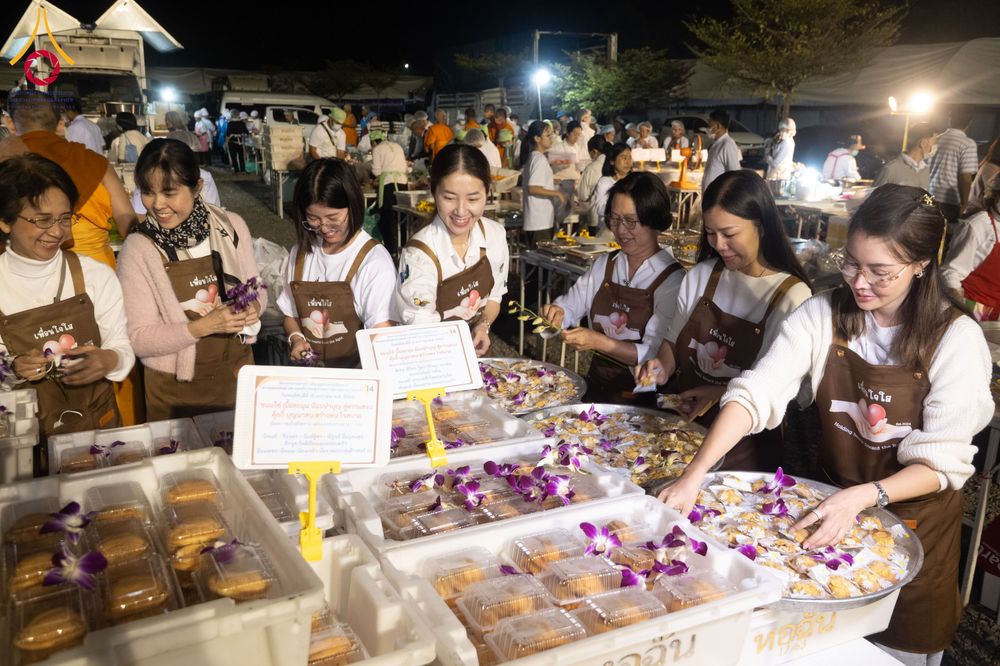 ภาพ No.294715:วันที่ 15 มกราคม พ.ศ. 2569 พิธีถวายภัตตาหารเป็นสังฆทาน แด่พระธรรมยาตรา ณ วัดโบสถ์บน ต.บางคูเวียง จ.นนทบุรี อนุสรณ์สถานลำดับที่ 4 สถานที่เกิดด้วยกายธรรม ในโครงการธรรมยาตรา กตัญญูบูชา มหาปูชนียาจารย์ พระมงคลเทพมุนี(สด จนฺทสโร) พระผู้ปราบมาร อนุสรณ์สถาน 7 แ