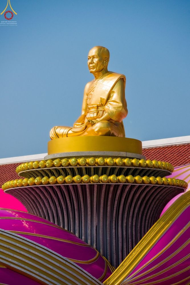 ภาพ No.71836:พิธีจุดประทีปถวายเป็นพุทธบูชา และบูชาธรรมมหาปูชนียาจารย์ ในโครงการธรรมยาตรากตัญญูบูชา มหาปูชนียาจารย์ พระมงคลเทพมุนี(สด จนฺทสโร) พระผู้ปราบมาร ปีที่ 11 ณ อนุสรณ์สถานลำดับที่ 3 สถานที่เกิดใหม่ในเพศสมณะ วัดสองพี่น้อง อ.สองพี่น้อง จ.สุพรรณบุรี วันที่ 17 มกร